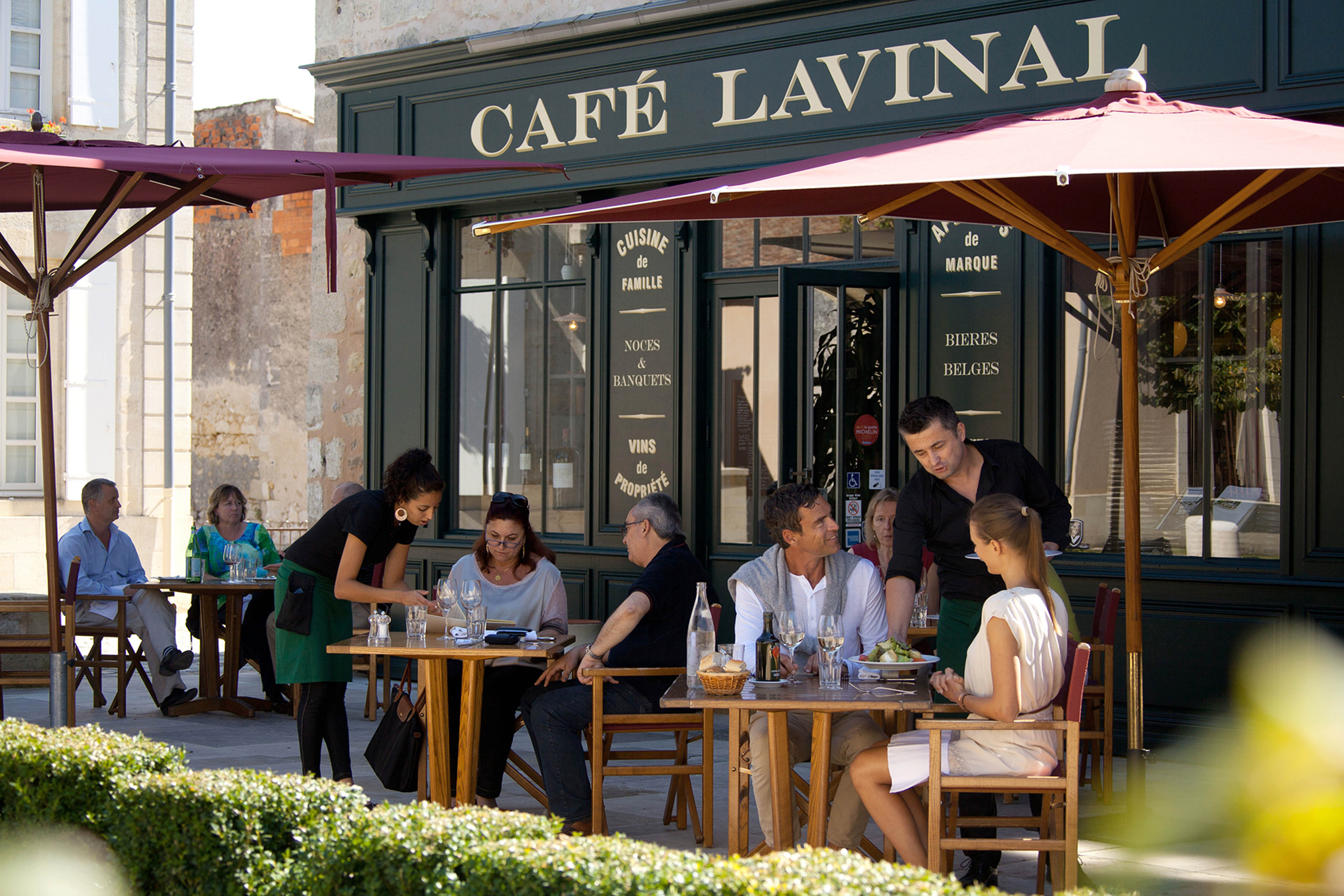 cafe_lavinal_terrasse_vignoble